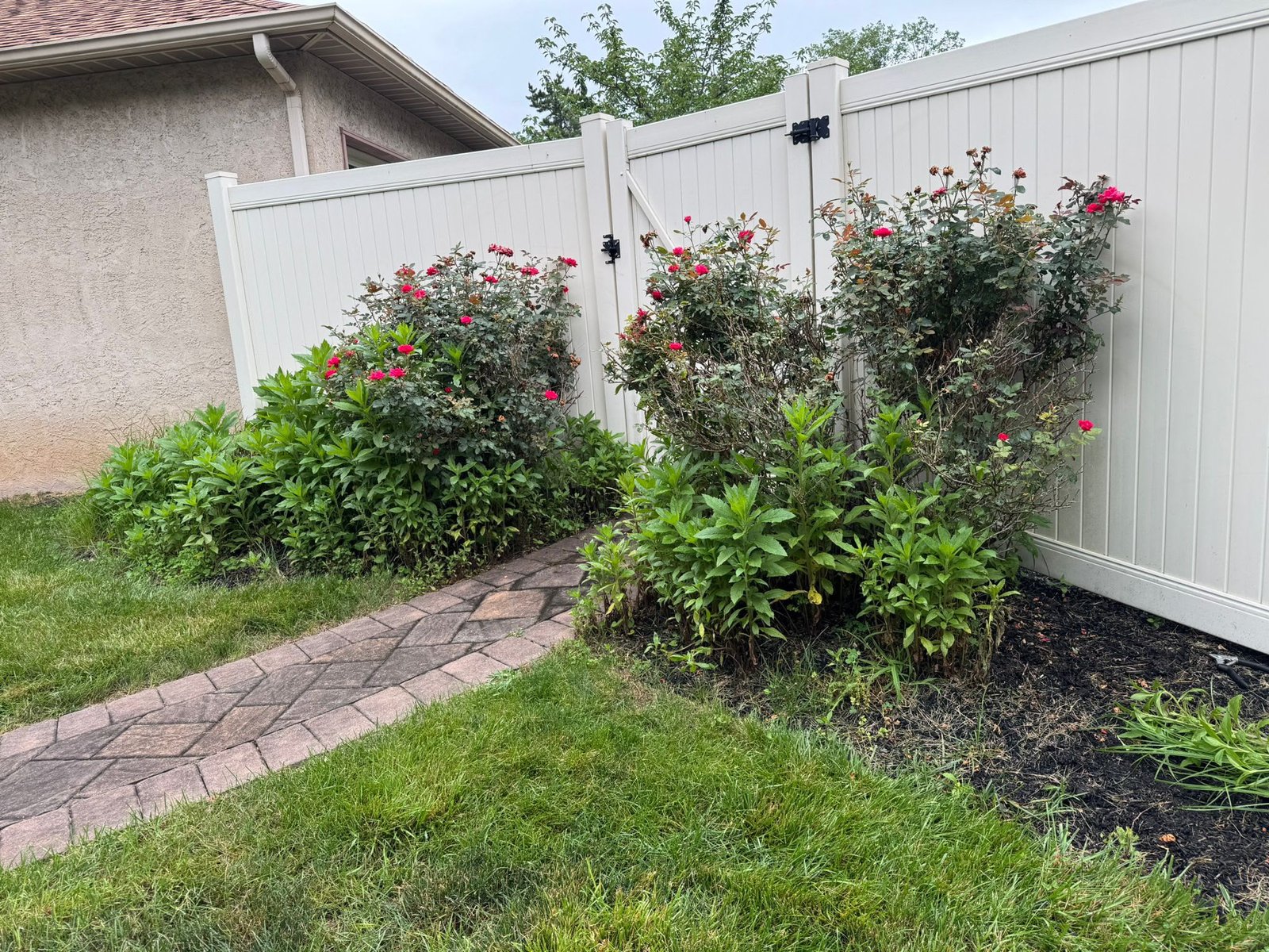 Mulch installation work by Green Force Property Services